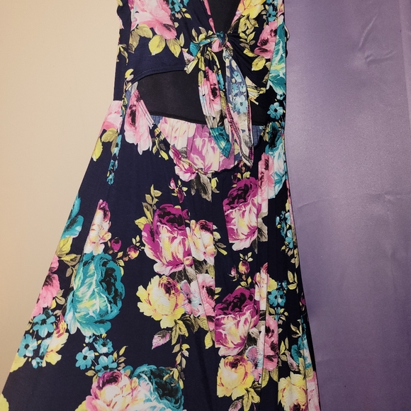 Dress - Picture 5 of 6